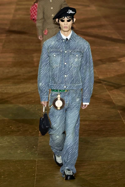 Look 61